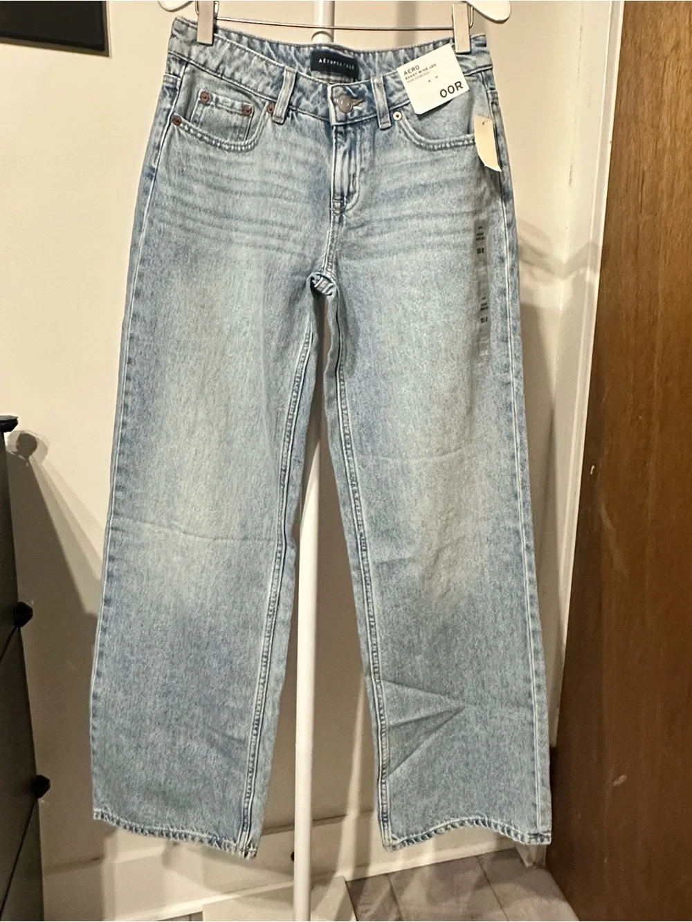 NWT Aeropostale Medium Wash Wide-Leg Jeans with Embroidered Back Bows Size 00